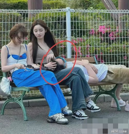 王思聪与新女友高调撒糖,躺其腿上好悠闲,网友黄一鸣算个啥