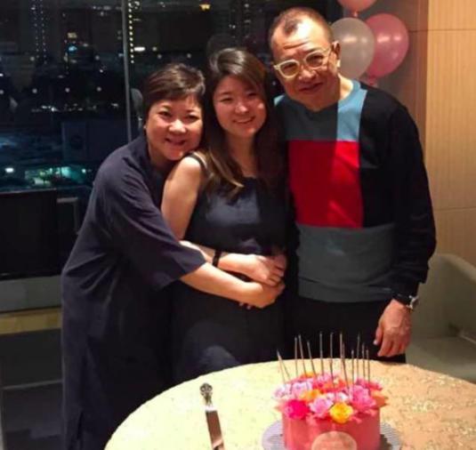 凭借欢喜哥一角走红,在tvb做了41年配角,如今72岁终于火了