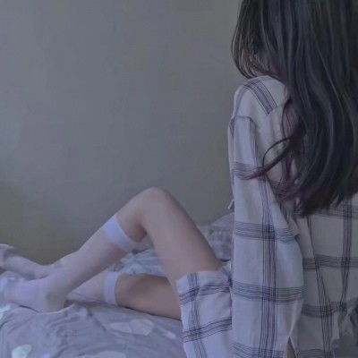 清新不露脸girl头像文案
