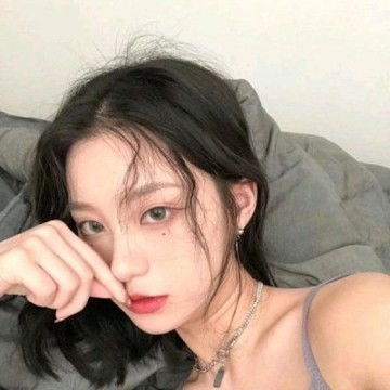 红唇女生高冷头像2021最火爆,女生头像图片