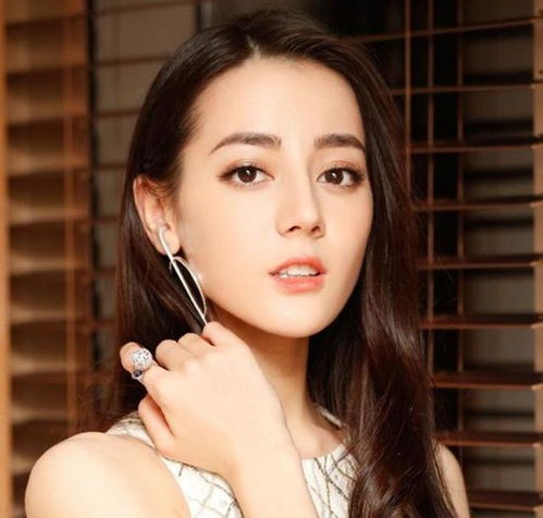 暗黑风女生头像性格关晓彤