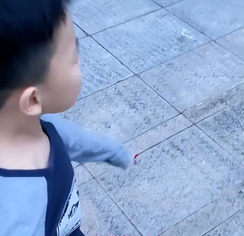 浙江男孩因好友吐槽00后是老女孩,愤怒离开,一番话让爸爸懵了