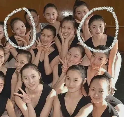 组图刘浩存任敏高中时期合照曝光两人穿形体服笑容甜美气质佳