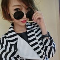这种的女生头像发多一些,谢谢