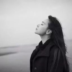 朋友圈很潮很拽的个性句子,乖有什么用,不是照样会难过
