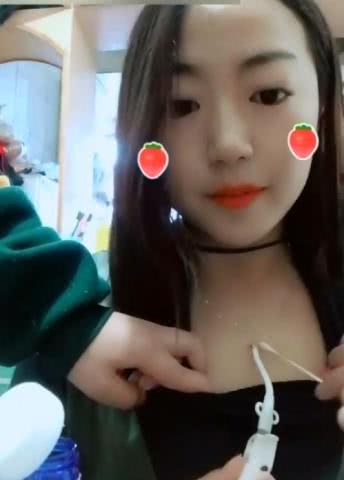 20岁网红少女身患尿毒症,靠一根管子维持生命,却坚强得让人心疼