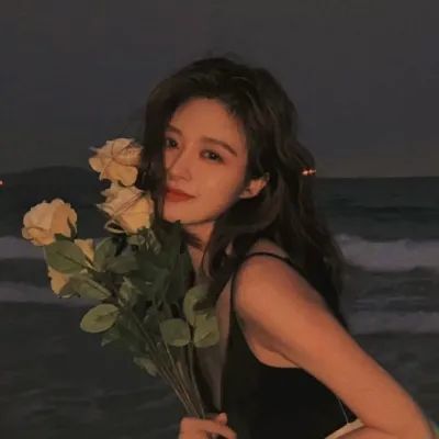 女生头像动心的时候万物复苏