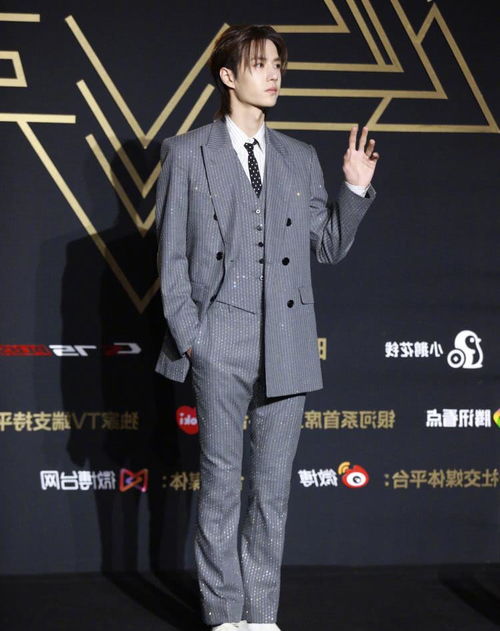 王一博和肖战再同台,不同元素西装造型,重现今年夏天陈情风