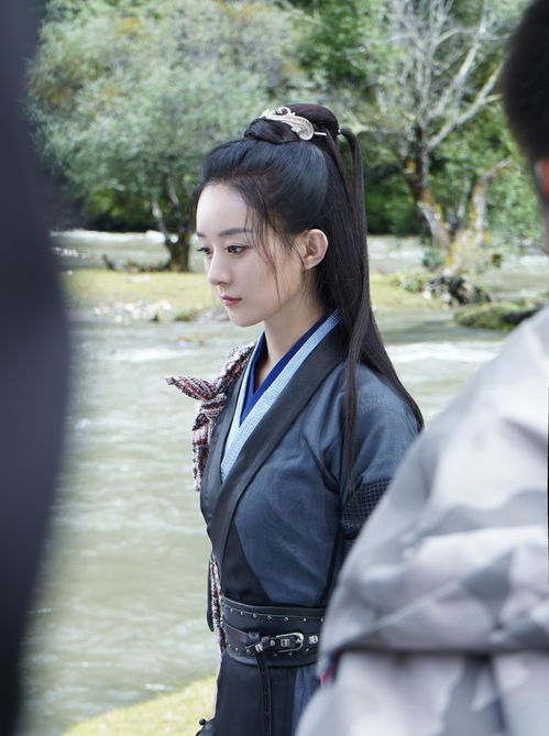 金鹰女神赵丽颖的穿搭告诉你甜美系女孩如何优雅又霸气