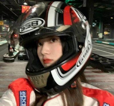 头盔飒爽女生头像霸气超拽个签