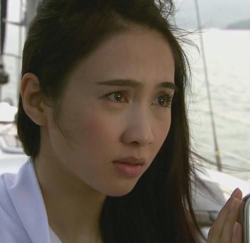 黎姿直播卸妆手法超讲究,睫毛一根一根卸,49岁素颜少女肌惊艳