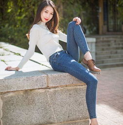 有着s曲线的紧身裤美女,总是那么的迷人