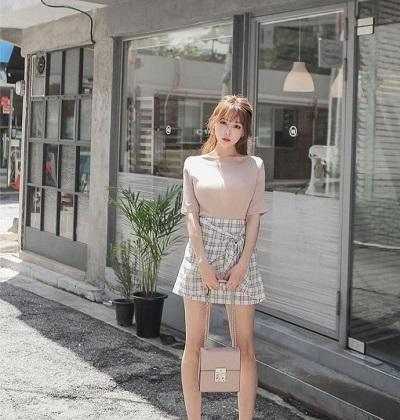 路人街拍,丰腴性感的小姐姐,简约而不简单,尽显性感女人味
