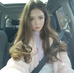 90后美女大学生蜂腰大长腿身材完美酷似芭比