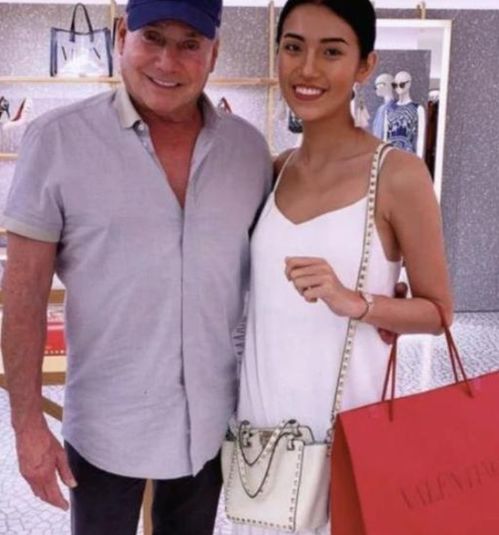 26岁美女嫁72岁美国富豪,身材是关键,网友嫁给金钱的样子真美
