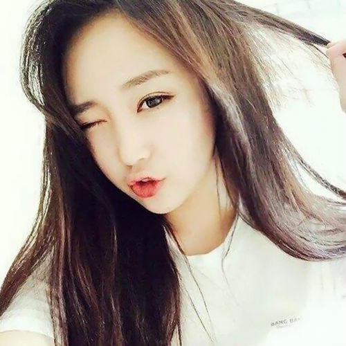 桃花运超旺的女孩子,脸上会有这3特征,难怪异性缘爆棚