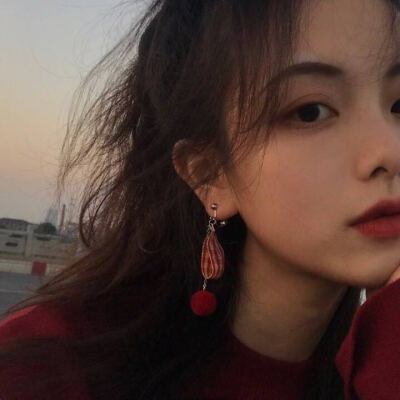 气质女头远距离的欣赏,近距离的迷惘