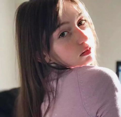 ins少女头像女生第一次被男生牵手是什么体验