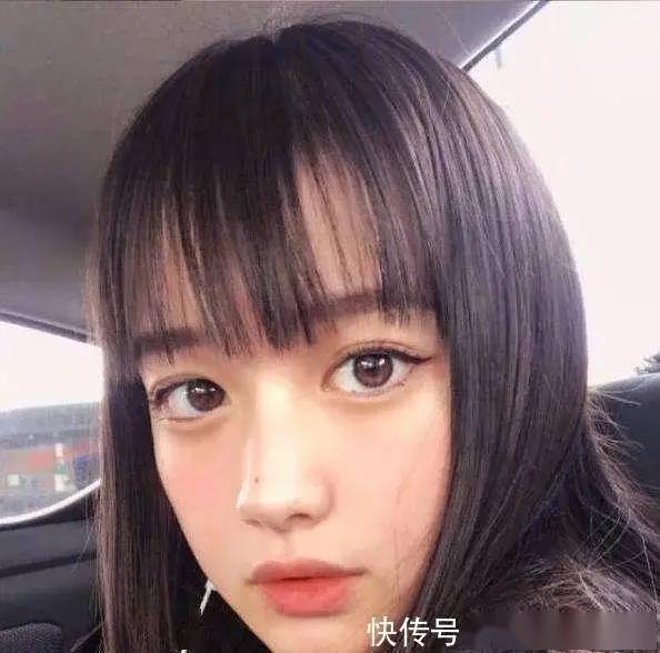 17岁女孩素颜照走红网络,不化妆却像是化妆,父母颜值证明没整容