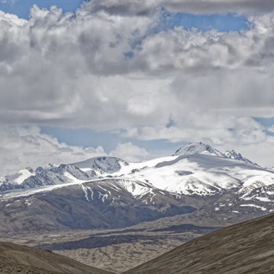 巍峨秀丽的雪山高清风景微信头像图片