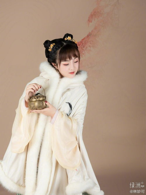 组图名门淑女林妙可晒古风汉服写真撑伞吹笛婉约清丽