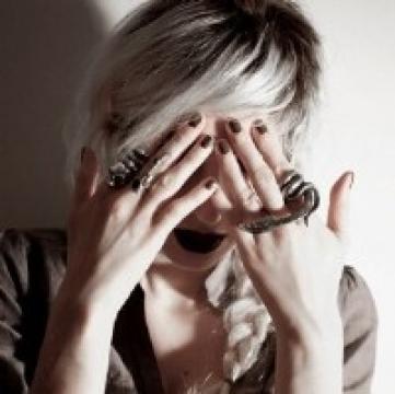 欧美邪恶重口味女生头像喝酒无法释放我的忧伤