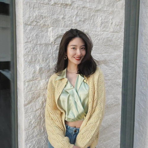 杨采钰的春日穿搭太美了绿衬衫黄针织一整个爱住