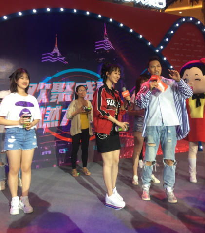 无修图下的杨紫穿红衣少女感满分,真人好瘦脸好小,身材也完美