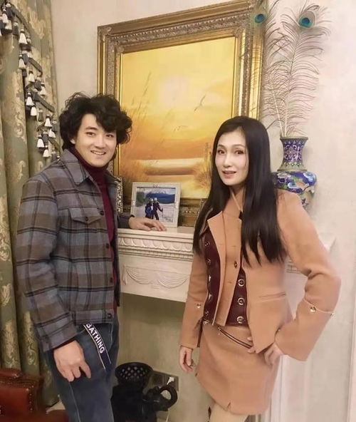 55岁杨贵妃林芳兵为母庆生,保养太好被赞,和儿子同框像姐弟