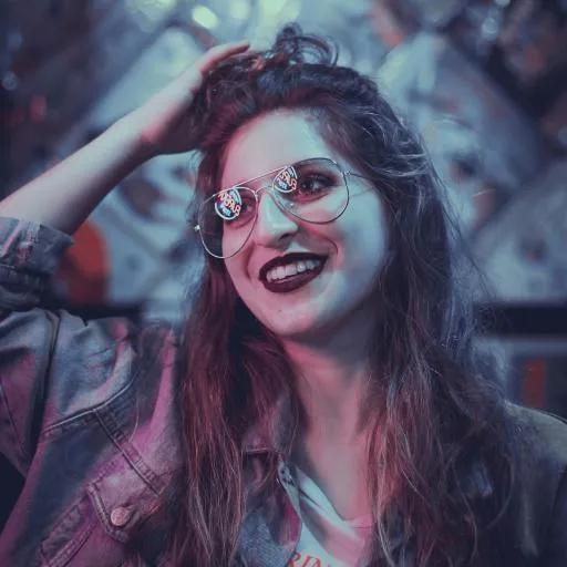 戴墨镜的美女