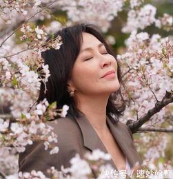 刘嘉玲带梁朝伟同看樱花,只p自己不p梁朝伟,两人魅力不减当年