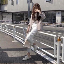奔三的女人不要那么土气,这些穿搭简约又高级,一秒嫩回小姑娘
