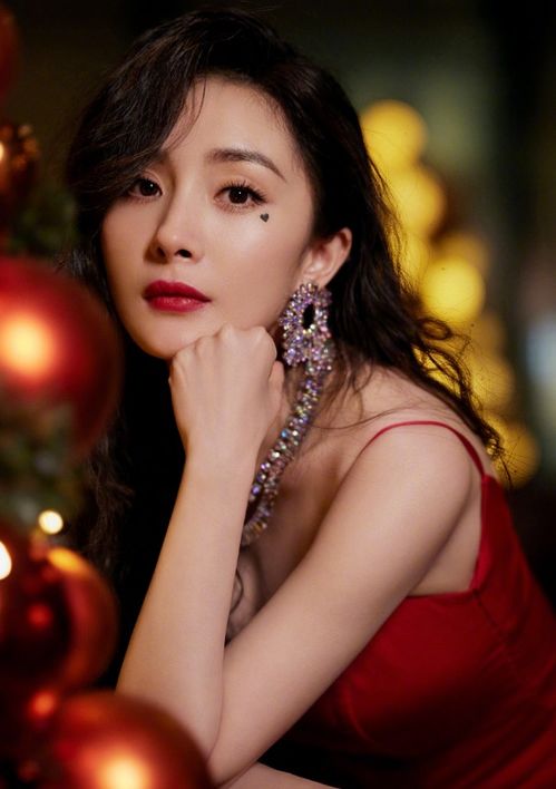 杨幂又穿例假裙,看她勒出过山车身材后不愧能迷住小鲜肉