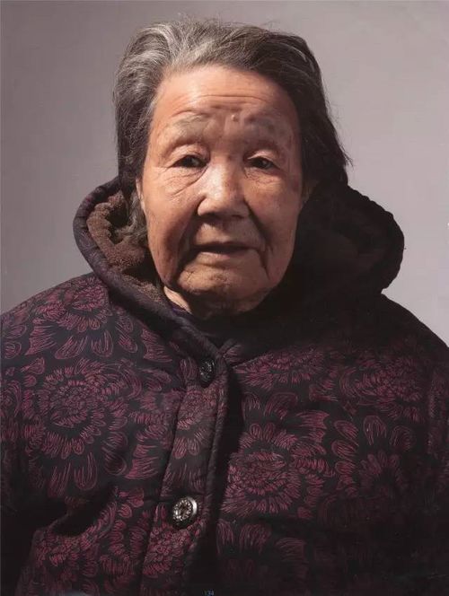 老年女性头像作画步骤