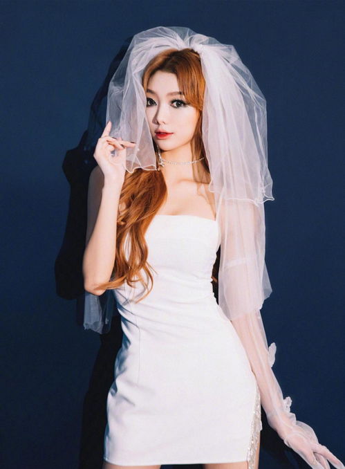 火箭少女解散前夕也努力突破自我,暗黑婚纱前卫个性,酷飒到不行