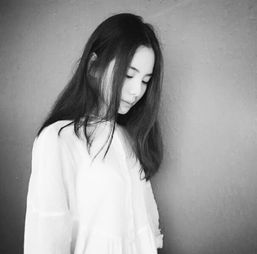 女头黑白灰