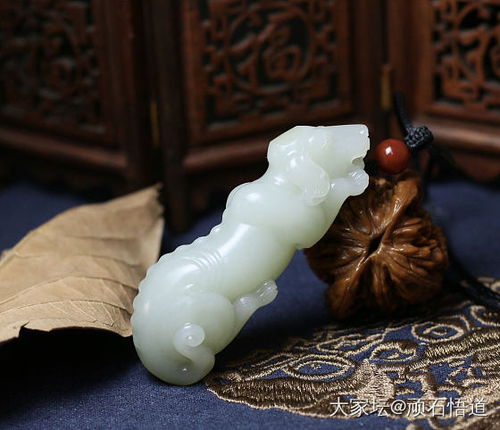 和田玉狗把件寓意女的适合拿吗