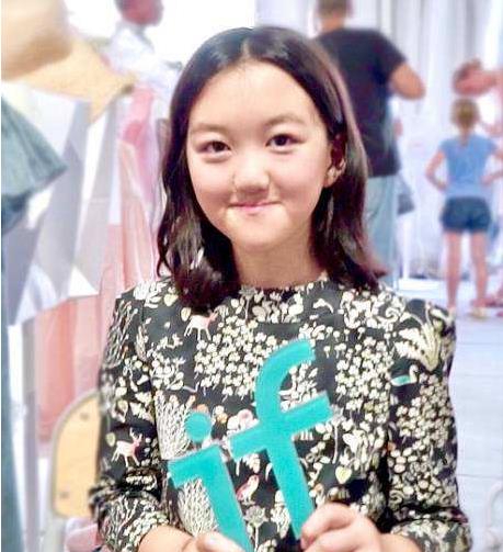 王菲14岁女儿,冯小刚30岁女儿同兔唇,天壤之别