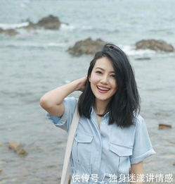 高圆圆近照美得似十八岁,短发造型与友人相聚很抢镜