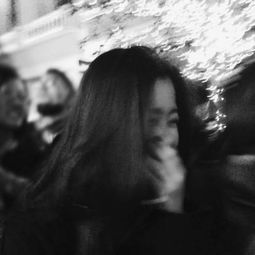 女生黑白霸气的头像qq简约只想被宠成三岁小朋友