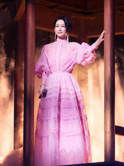 秦海璐美得好过分穿粉色薄纱裙自带仙女气息,41岁还这么嫩