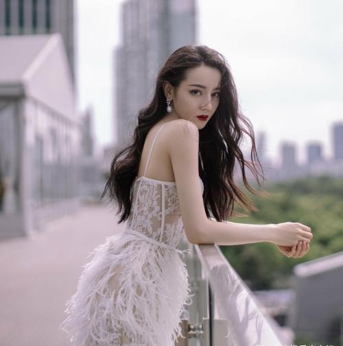 女星出道前后变化杨幂越变越年轻,热巴从小美到大,小鞠不敢认