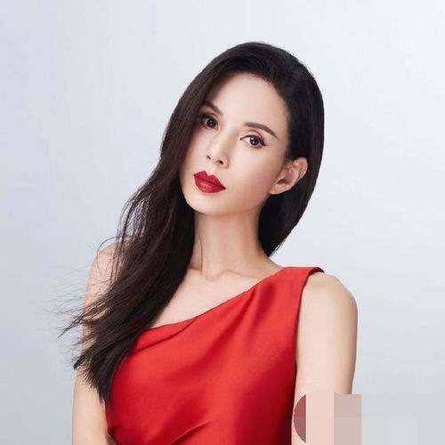 54岁李若彤穿17岁时同款校服身材管理太牛了,手里的油条不香了