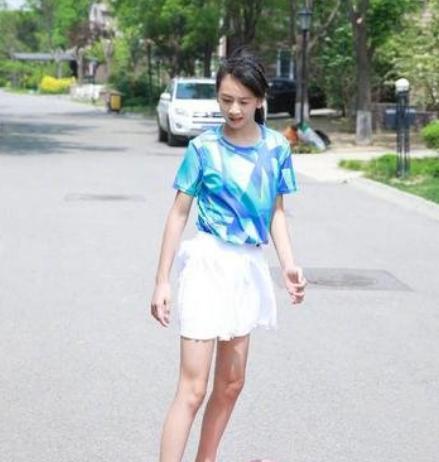 田亮女儿太早熟12岁身高1米7,继承了田亮夫妇二人的优良基因