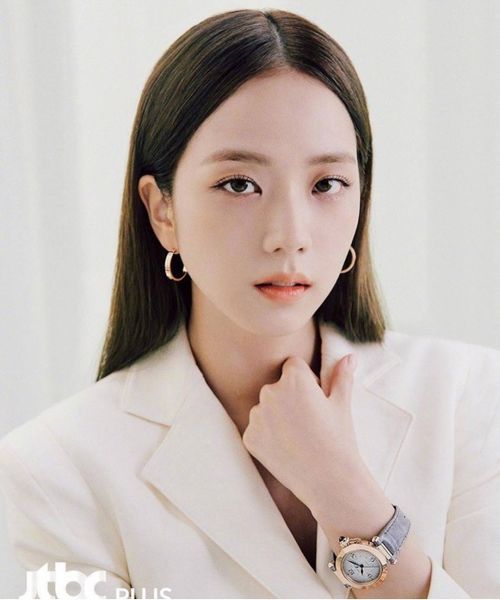 张天爱撞衫金智秀,一个大气御姐一个温柔美女,谁更好看
