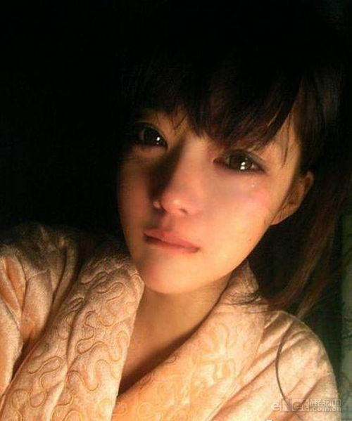 求一张女生哭的图大图