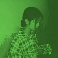 滤镜绿色头像绿色滤镜自拍的女生头像