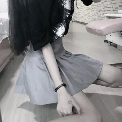 我携着满腔孤勇在黑夜里奔走逃qq女生头像我要个性网