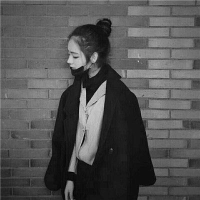 戴墨镜的女生头像霸气口罩