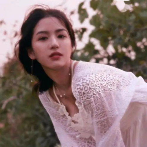 女生头像穿过西风与山河,安知甜与乐